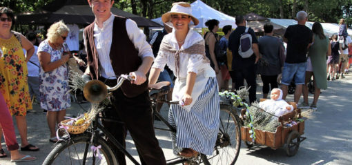 Défilé vélo fête de la lavande